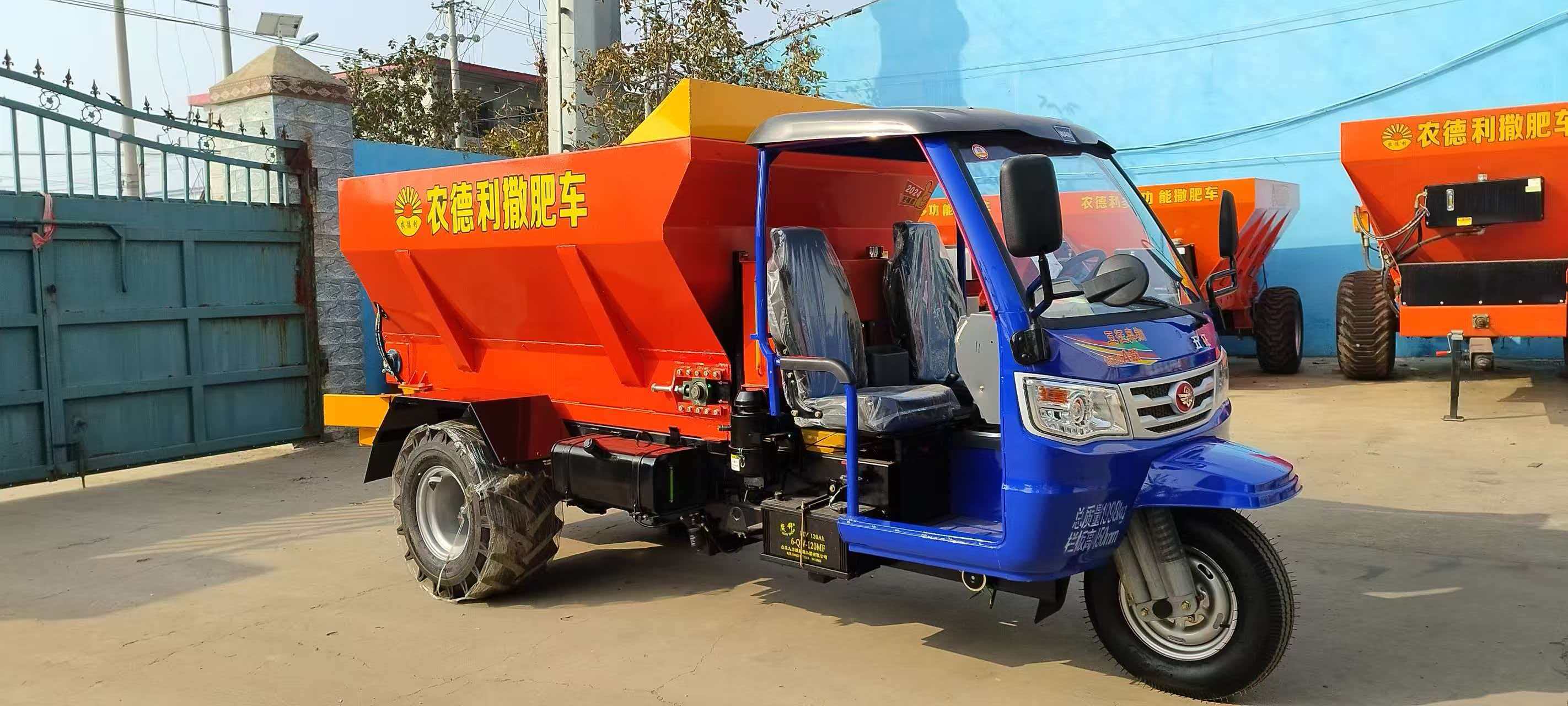 信阳市多功能撒粪车拉粪车 - 厂家
